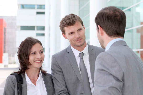 Business meeting outside office building — Stock Photo, Image