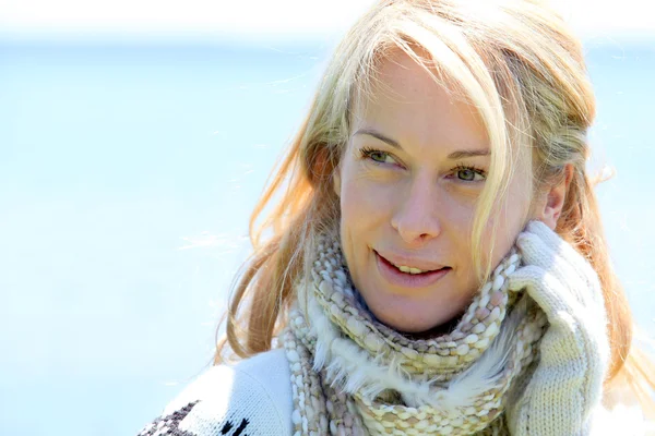 Portrait of middle-aged woman in winter at the beach — Stock Photo, Image