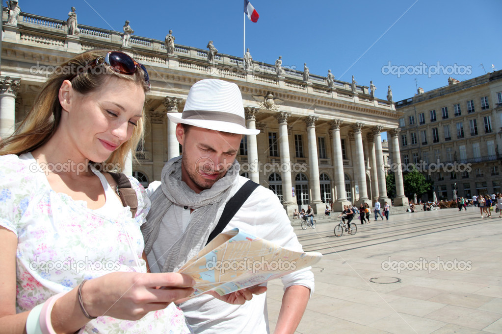 Couple holding a touristic map of Bordeaux