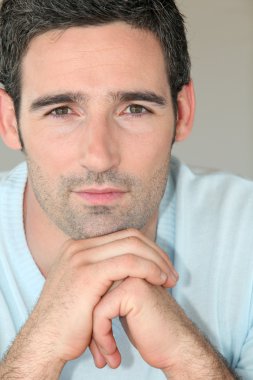 yakışıklı 30 yaşındaki erkek portresi