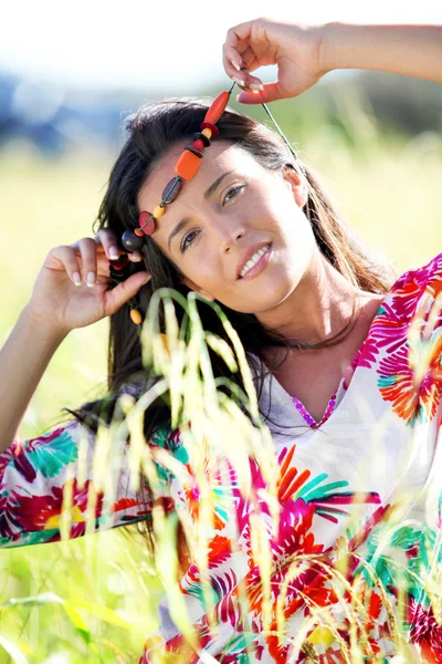 Beautiful woman in country field — Stock Photo, Image