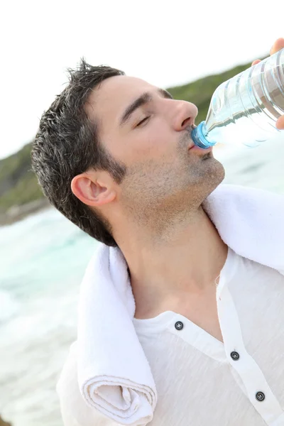 Jogger drinking water after exercising Obrazy Stockowe bez tantiem