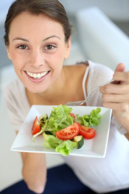 taze salata yemek neşeli kadın portre