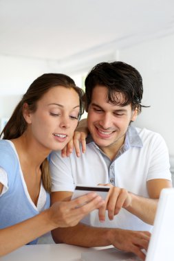 onların resimleri internet üzerinden geliştirilen sahip çift