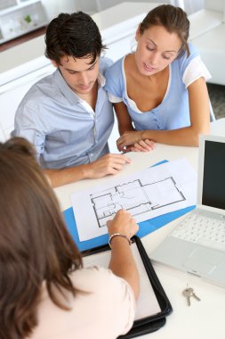 gelecekteki ev planları için iki toplantı mimar
