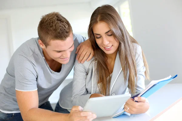 Portrait of cheerful students connected on digital tablet — Stock Photo, Image