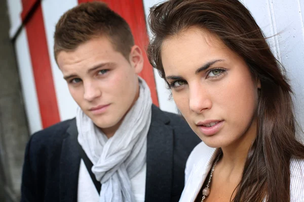 Portrait of couple with serious look standing on sidewalk — Stock Photo, Image