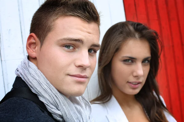 Portrait of couple with serious look standing on sidewalk — Stock Photo, Image
