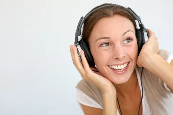Χαρούμενα γυναίκα με ακουστικά, απομονωμένη — Φωτογραφία Αρχείου