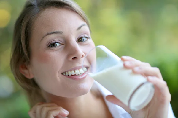 Portrait of healthy girl drinking milk — Stock Photo, Image