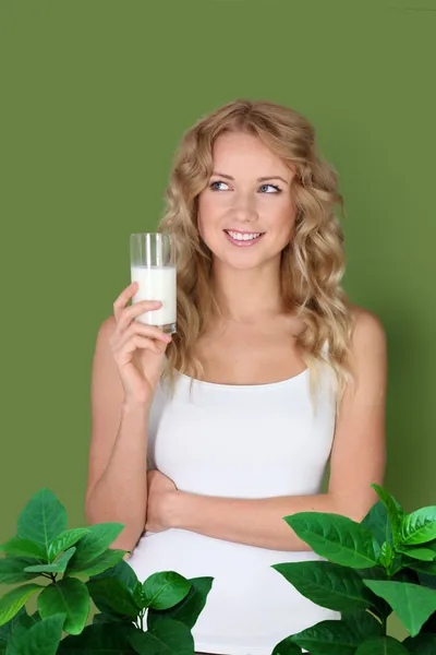 Portrait of woman holding glass of milk — Stock Photo, Image