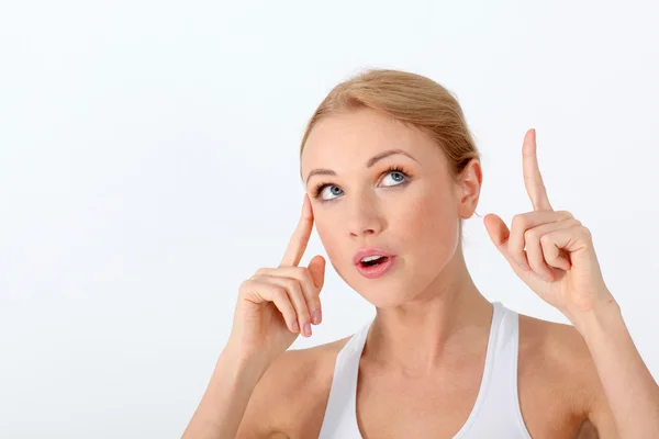 Porträt einer schönen blonden Frau mit fragendem Blick — Stockfoto