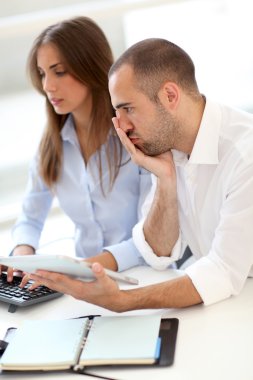 genç erişkinlerde touchpad kullanarak eğitim kursu