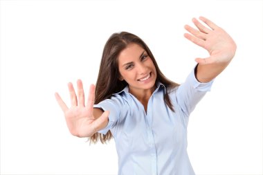 kameraya doğru ellerle güzel genç kadın