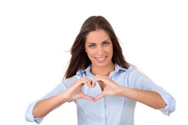 güzel bir kadın heartshape elle yapıyor