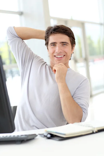 Portrait of relaxed office worker — Stock Photo, Image