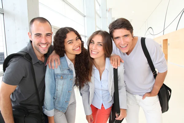 Portrait d'étudiants de collège joyeux — Photo