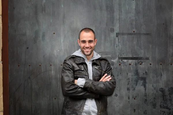 Hombre con chaqueta de cuero — Foto de Stock