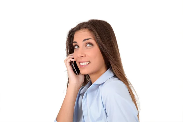 Retrato de bela jovem mulher falando no celular — Fotografia de Stock