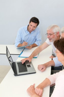 grubu kıdemli Doktor iş arama toplantısı