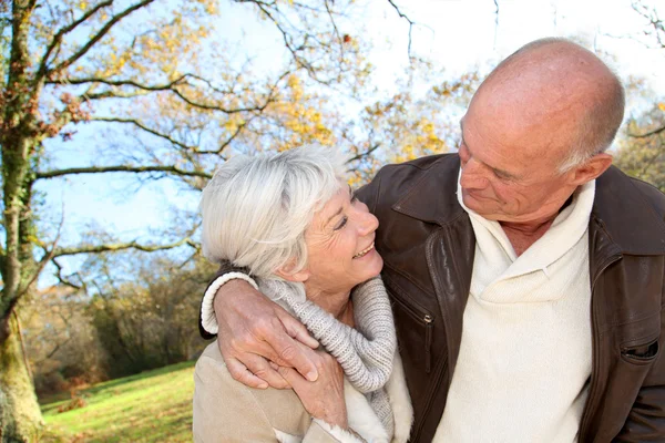Closeup of senior couple in countryside — Stock Photo, Image