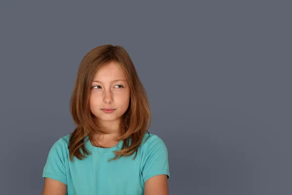 Retrato de menina com aparência duvidosa — Fotografia de Stock