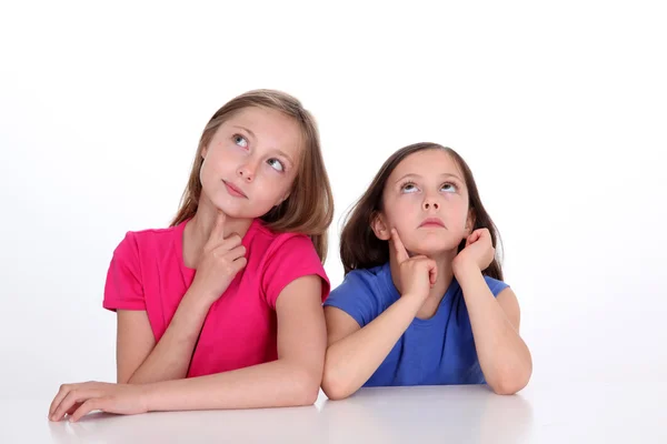 Retrato de meninas bonitas com olhar pensativo — Fotografia de Stock