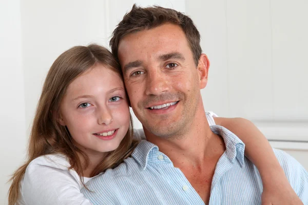 Retrato de padre feliz y niña — Foto de Stock