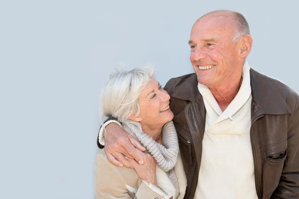 Porträt eines glücklichen Senioren-Paares — Stockfoto