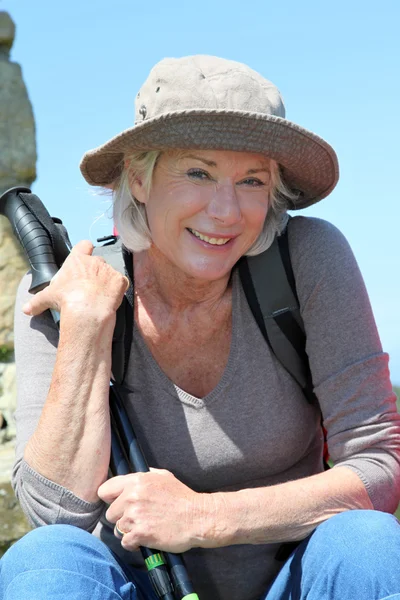 Portrait of senior woman in hiking outfit — Stock Photo, Image