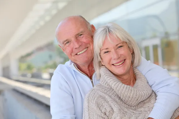 Portrait of smiling senior couple — Stock Photo, Image