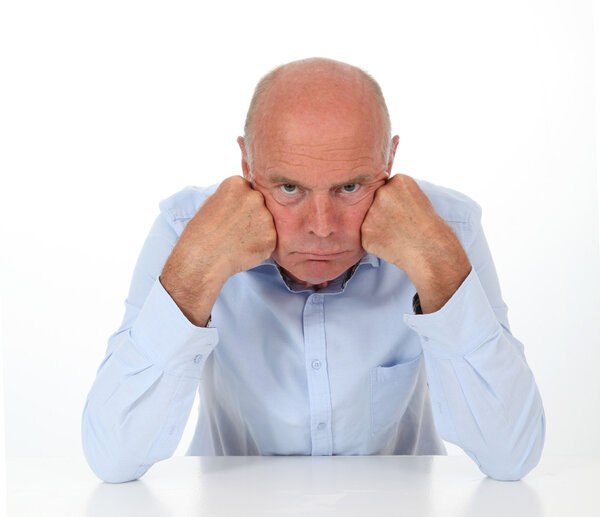 Старший ворчит.
