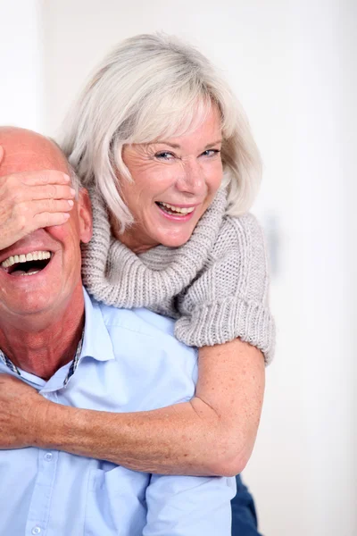 Porträt eines glücklichen Senioren-Paares — Stockfoto