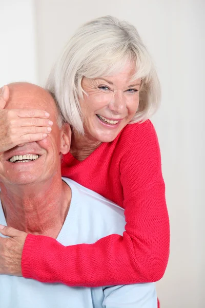 Retrato de feliz pareja de ancianos —  Fotos de Stock