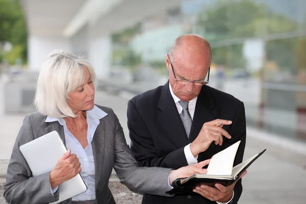 Business meeting outside the office — Stock Photo, Image