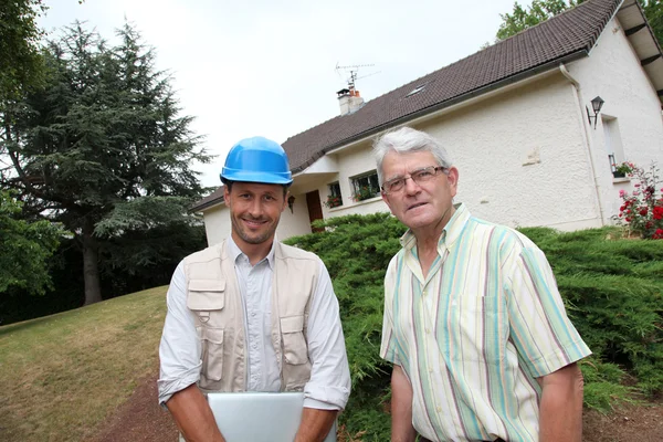 Entreprenör uppfylla kundernas hemma — Stockfoto