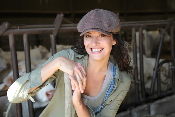 Portrait of smiling farmer in barn — Stock Photo, Image