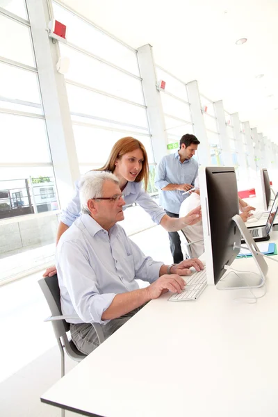 Senior man attending business training — Stock Photo, Image