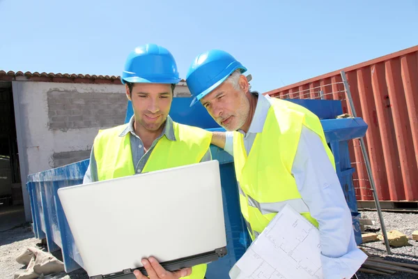 Engineers meeting on building site — Stock Photo, Image