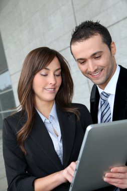 iş toplantısı dışında elektronik tablet ile