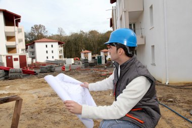 Gözetmen inşaat sitesinde