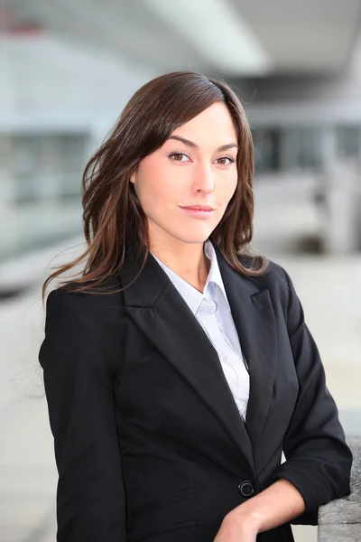 Closeup of beautiful businesswoman standing outside the office — Stock Photo, Image