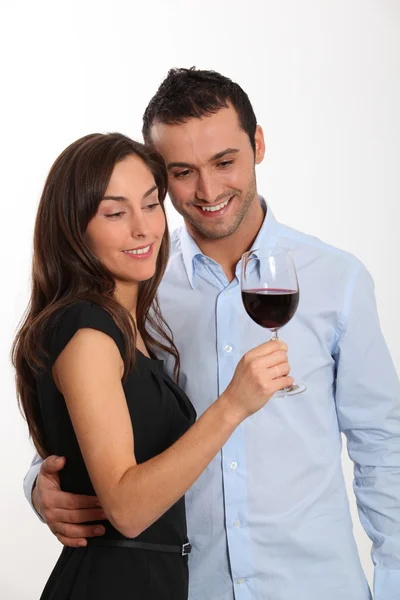 Casal degustação vinho tinto — Fotografia de Stock