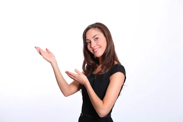 Mujer en vestido negro mostrando mensaje en pizarra blanca — Foto de Stock