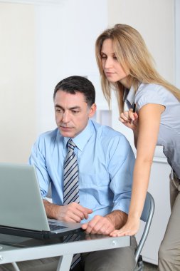 Ofiste çalışan iş ekibi.