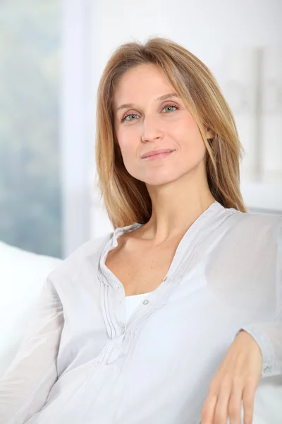 Closeup of beautiful blond woman relaxing at home — Stock Photo, Image