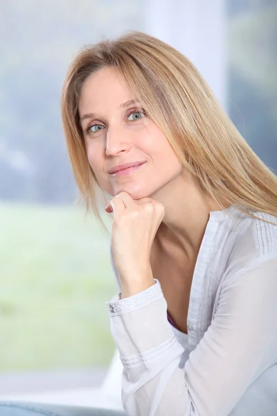 Closeup of beautiful blond woman relaxing at home — Stock Photo, Image