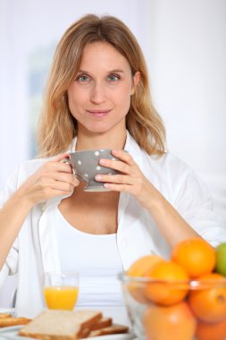 sabah kahvaltısını kadın