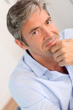 40 yaşındaki yakışıklı portresi