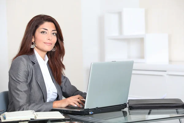 Closeup of smiling real estate agent in office — Stock Photo, Image